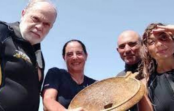 Il mare di Sicilia restituisce un antico bacile in ceramica nelle acque antistanti la Tonnara del Secco